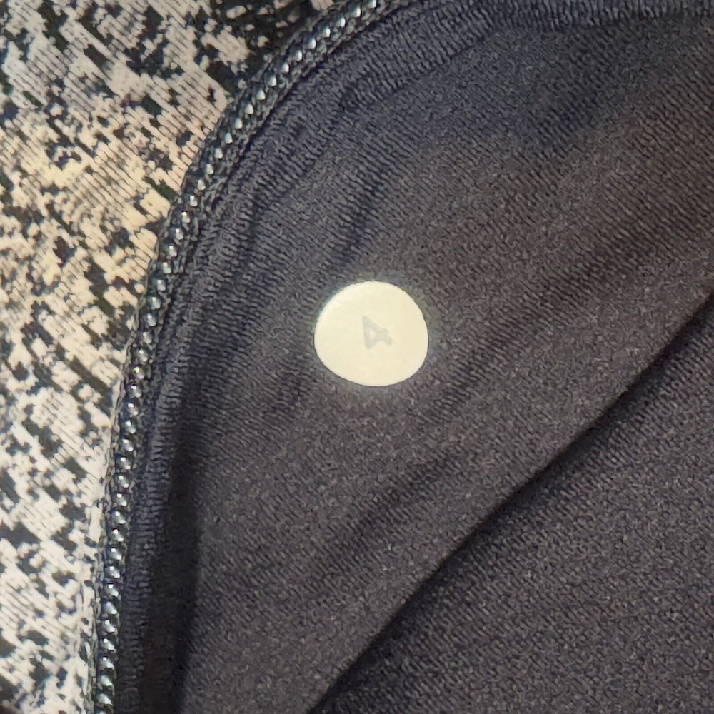 Lululemon Black and White Cropped Leggings Size:4 - Picture 9 of 9